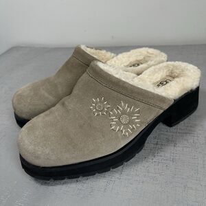 UGG Suede Cozy Shearling Chunky Lug Sole Mules Clogs Womens 9 M Taupe